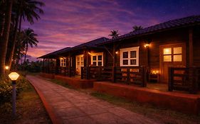 Lotus Feet Cottages, 100 Odd Meters From Morjim Beach